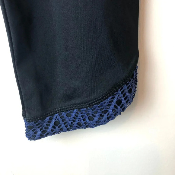 Adore Me | Crochet Trim Capri Leggings Medium - Picture 3 of 5